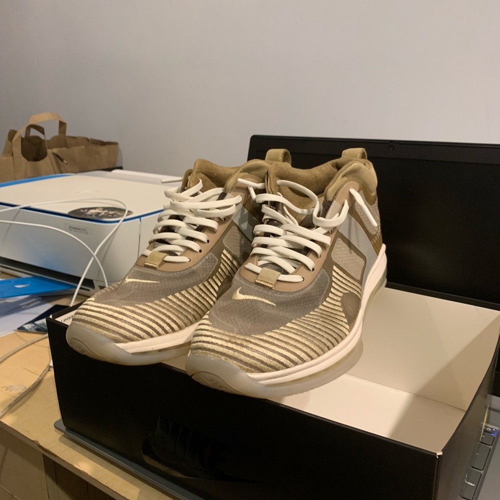 Nike Lebron X “John Elliott ICON”Edition